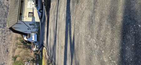 Preplasteno cestišče v Brezovici